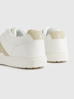 SNEAKERS STAFF-Alvaro Moreno