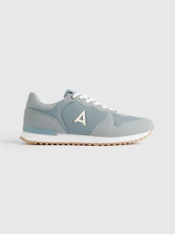 SNEAKERS VIBES-Alvaro Moreno New