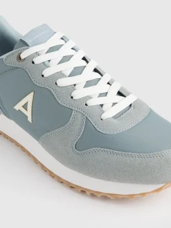 SNEAKERS VIBES-Alvaro Moreno New